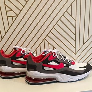 NWOT Mens Nike Air MAX 270 React